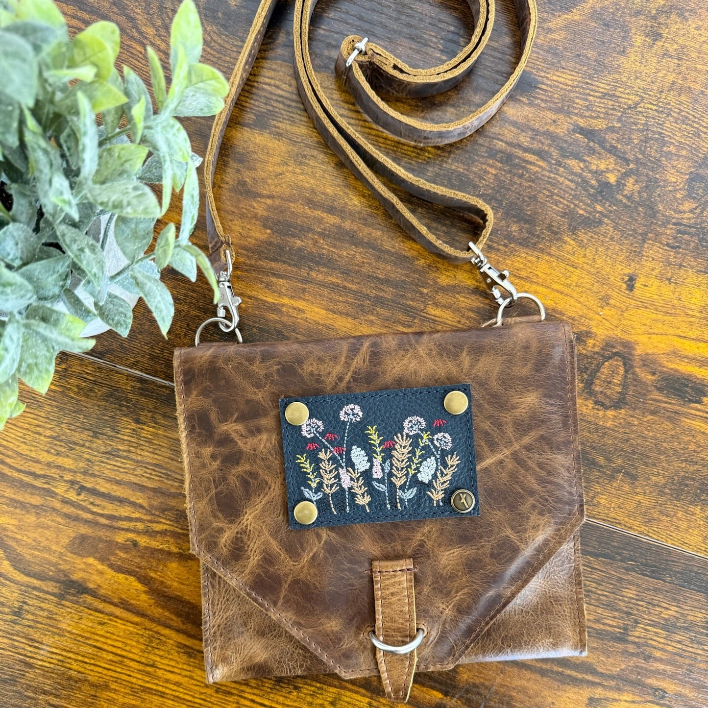 Classic - Tan Pouch